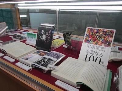 ２階展示ケースの展示の様子